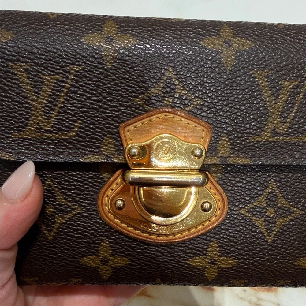Louis Vuitton Joey Monogram trifold Wallet
